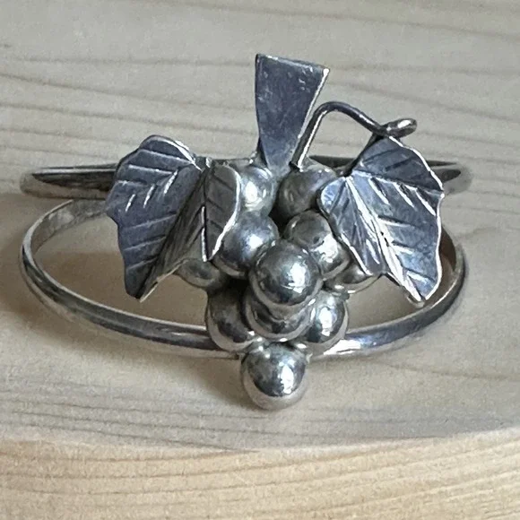 Vintage Taxco Open Cuff Bracelet Size 6.5 Grapes Leaf Mexico 925 Sterling 33.5g - Picture 1 of 8